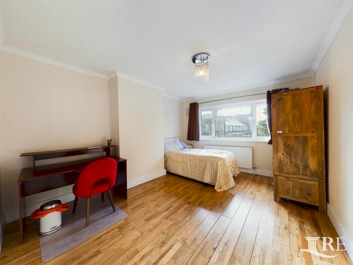 2 Bedroom Maisonette To Rent In Pound Lane, London, NW10