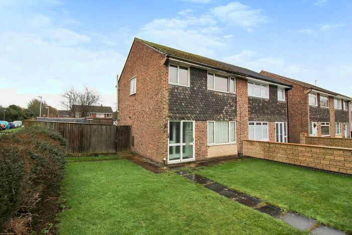 3 Bedroom Semi-Detached House To Rent In Kennet Avenue, Greenmeadow, Swindon, SN25
