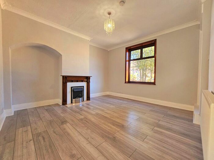 2 Bedroom House To Rent In Ballamore Road, Grove Park, BR1