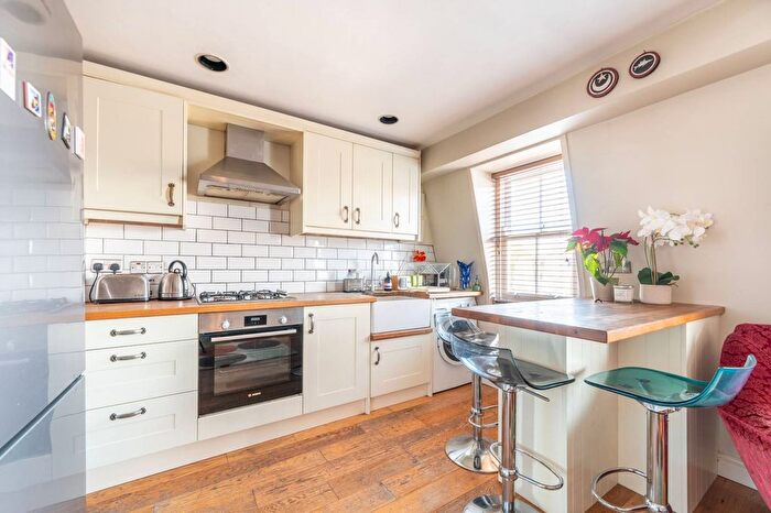 2 Bedroom Flat To Rent In Elsham Road, Holland Park, London, W14