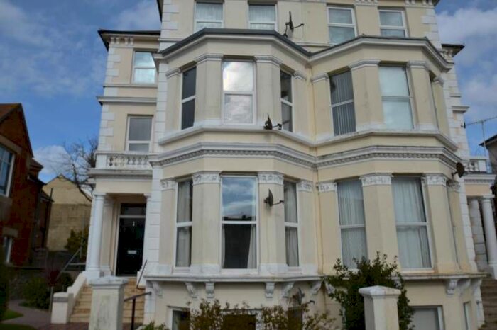 1 Bedroom Flat To Rent In Upperton Gardens, Eastbourne, BN21