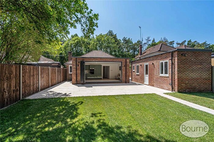 House Of Multiple Occupation To Rent In Loncin Mead Avenue, New Haw, Addlestone, Surrey, KT15