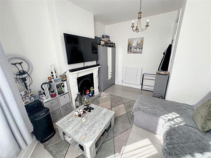 1 Bedroom Flat To Rent In New Barn Street, Plaistow, E13