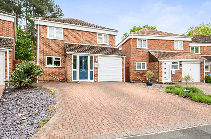 4 Bedroom Detached House For Sale In Staplehurst, Bracknell, Berkshire, RG12
