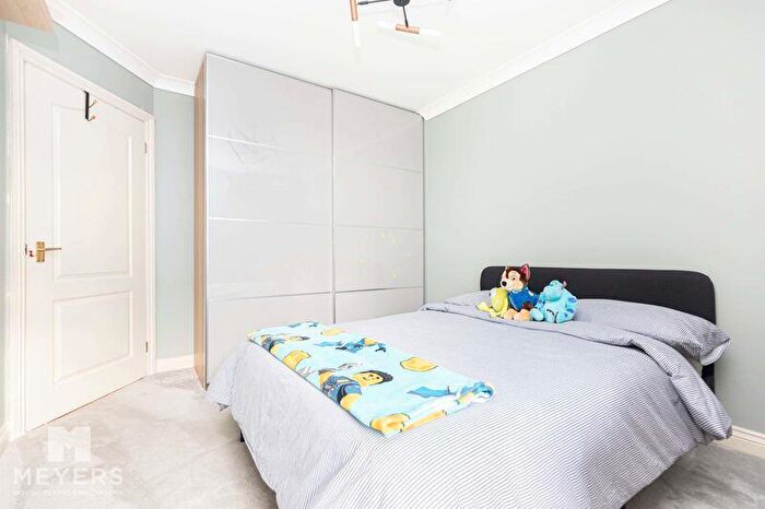 2 Bedroom Flat For Sale In Dean Park Road, Bournemouth, BH1
