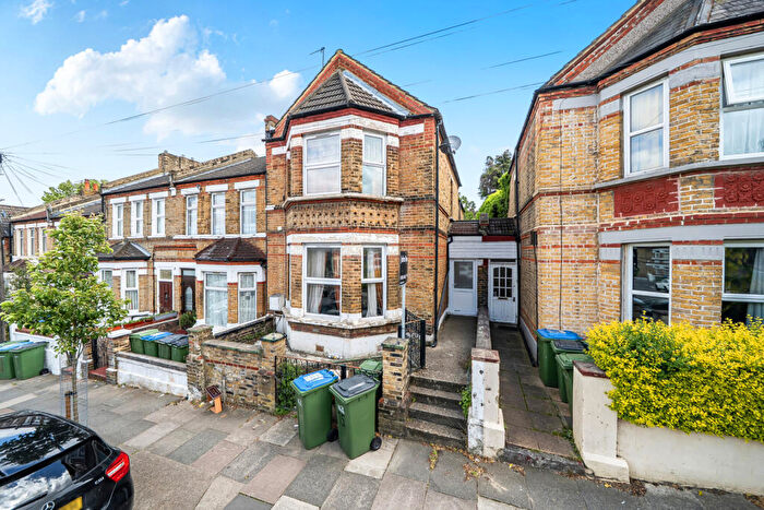 3 Bedroom End Of Terrace House For Sale In Piedmont Road, Plumstead, SE18