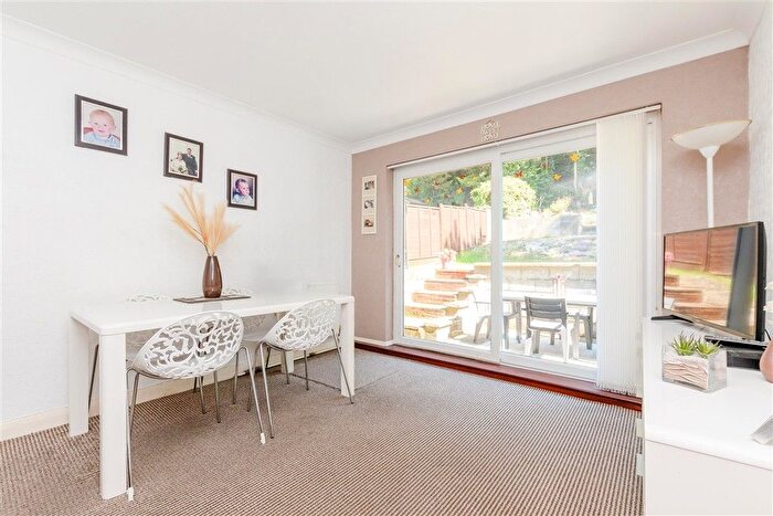 3 Bedroom Semi-Detached House For Sale In Beacon Road, Chatham, Kent, ME5