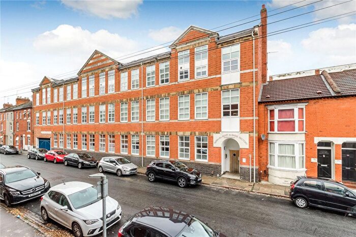2 Bedroom Flat For Sale In Talbot Road, Northampton, Northamptonshire, NN1