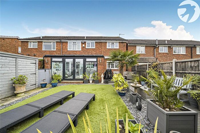 4 Bedroom Semi-Detached House For Sale In Whitehead Close, Wilmington, Dartford, Kent, DA2