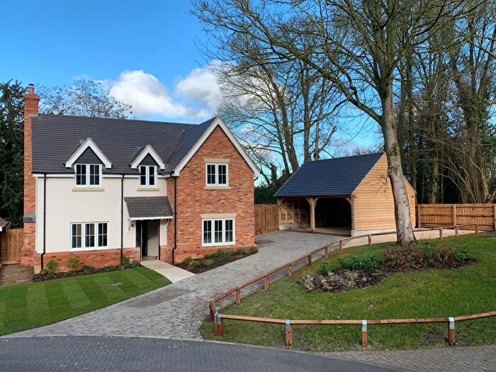4 Bedroom Detached House For Sale In Hall Lane, Shenfield, Brentwood, CM15