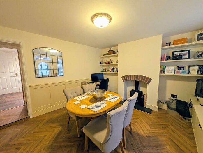 3 Bedroom Terraced House For Sale In Barnby Gate Newark, NG24