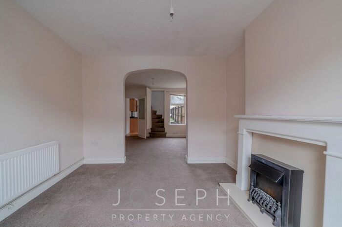 2 Bedroom End Of Terrace House To Rent In Bramford Lane, Ipswich, IP1