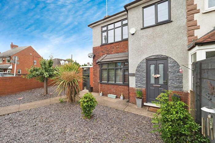 3 Bedroom Semi-detached House For Sale In Debdale Lane, Mansfield, NG19