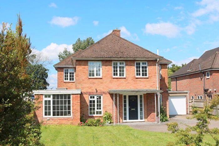 5 Bedroom Detached House To Rent In Bed Detached Executive Home - School Close, High Wycombe, HP11