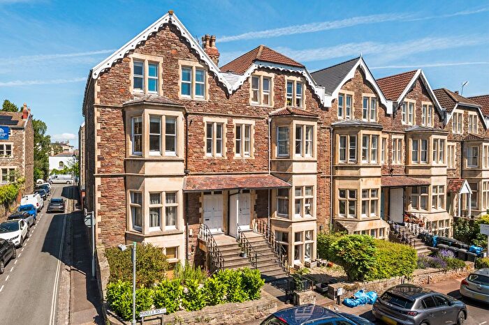 2 Bedroom Flat For Sale In Manilla Road, Bristol, BS8