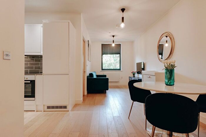 1 Bedroom Flat For Sale In Aldenham Road, Bushey, WD23