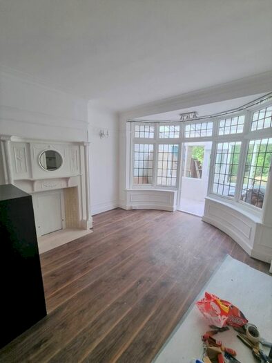 1 Bedroom Flat To Rent In Beverley Gardens, Golders Green, London, NW11