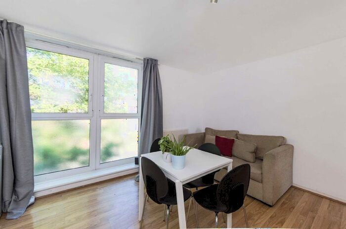 3 Bedroom Flat To Rent In Maskell Road, London, SW17
