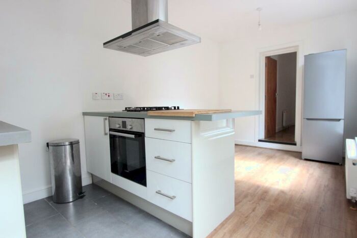 1 Bedroom Flat To Rent In Wanstead Park Road, Ilford, London, IG1