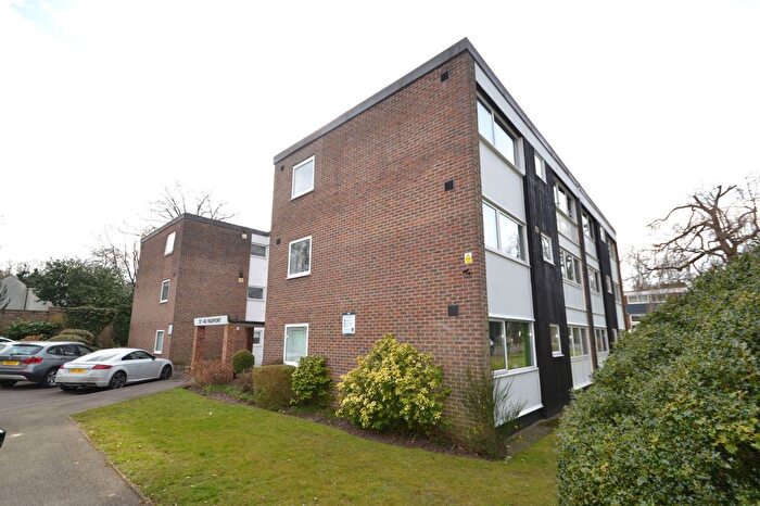 3 Bedroom Flat To Rent In High Point, Weybridge, KT13