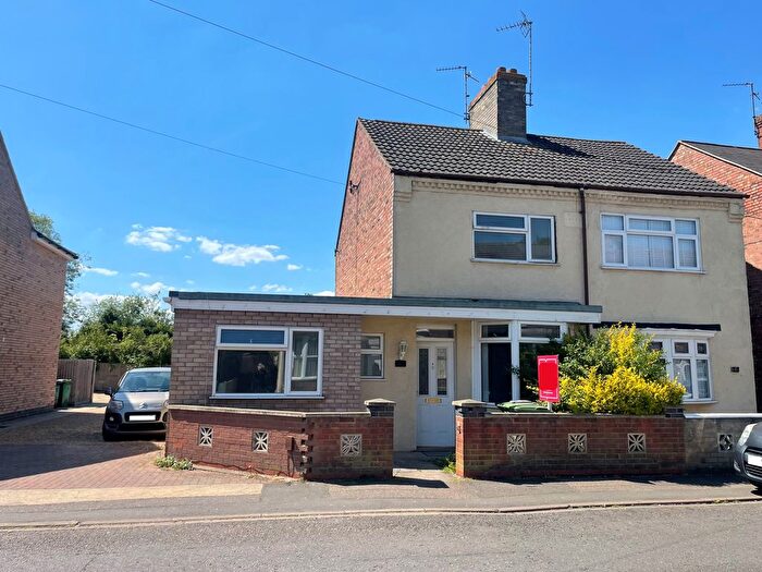 4 Bedroom Property To Rent In Churchfield Road, Peterborough, PE4