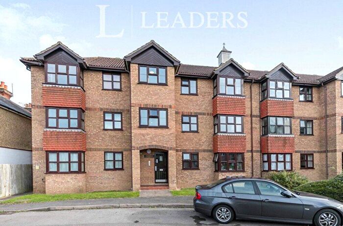 1 Bedroom Apartment For Sale In Swan Court, Mangles Road, Guildford, GU1