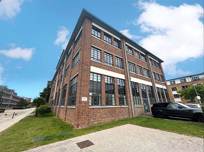 1 Bedroom Flat For Sale In Cathedral Court, O'gorman Avenue, Farnborough, Hampshire, GU14