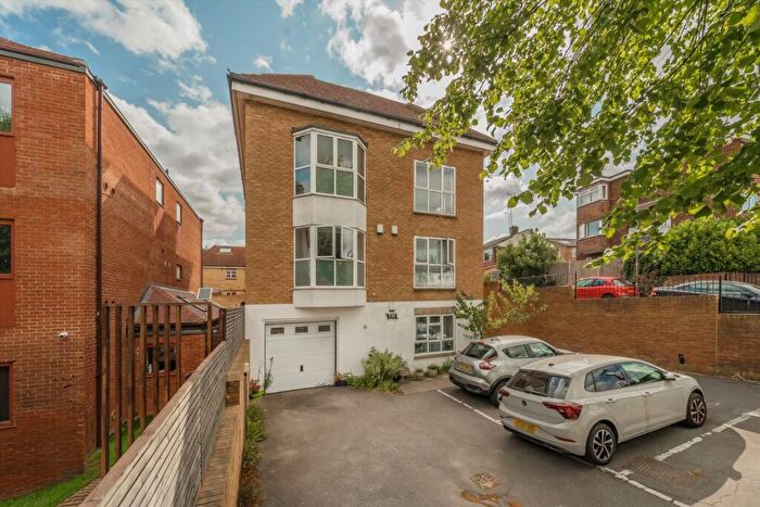 1 Bedroom Flat To Rent In Colney Hatch Lane, London, N10