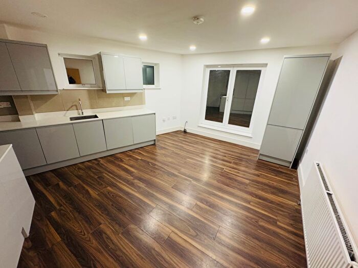 2 Bedroom Flat To Rent In Effra Road, Wimbledon, SW19