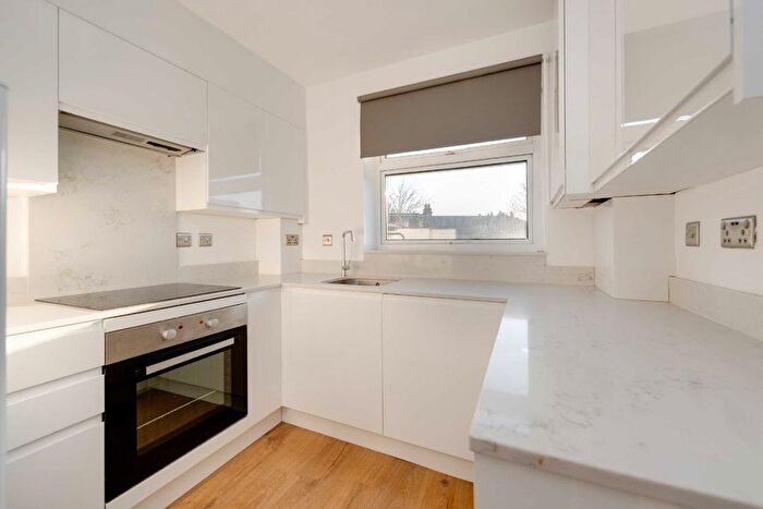 2 Bedroom Flat To Rent In Cambridge Road, London, W7