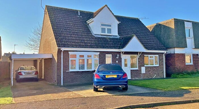 3 Bedroom Chalet For Sale In Woodfield Close, Walton-on-the-Naze, Essex, CO14
