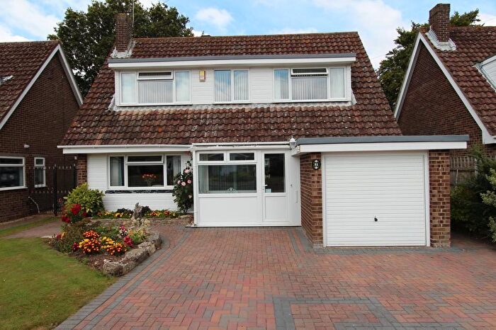 3 Bedroom Chalet To Rent In Beacon Drive, BH23