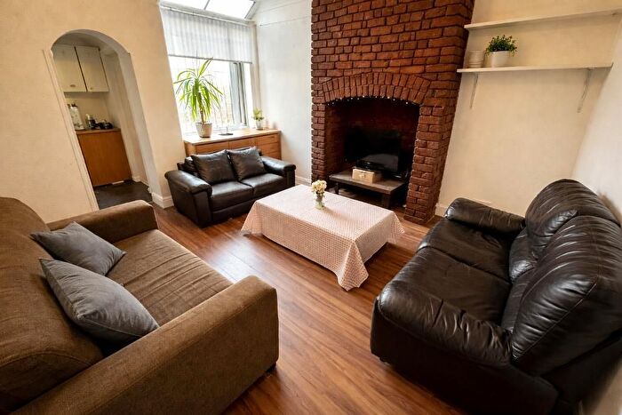 5 Bedroom Terraced House To Rent In Furness Road, Manchester, M14