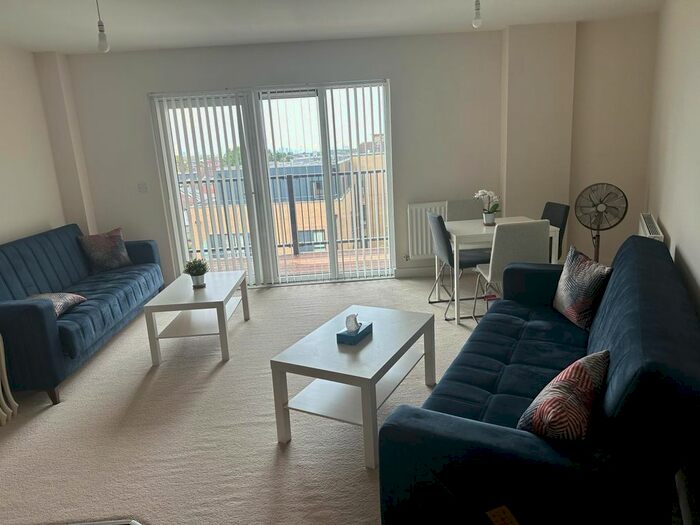 1 Bedroom Flat To Rent In Clarence Avenue, Ilford, IG2