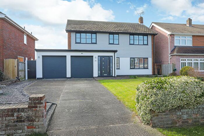 3 Bedroom Detached House For Sale In Daryngton Avenue, Birchington, CT7
