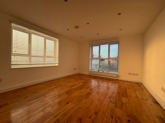 2 Bedroom Apartment To Rent In Colney Hatch Lane, Muswell Hill, London, N10