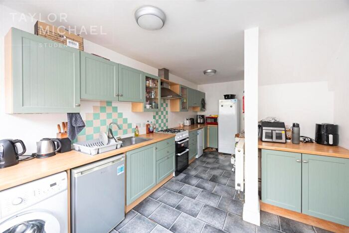 6 Bedroom Terraced House To Rent In Queensway, Brighton, BN2