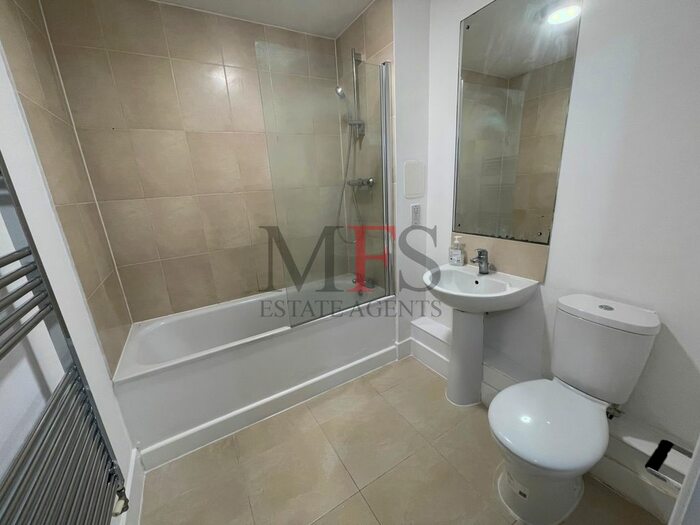 1 Bedroom Flat To Rent In Featherstone Road, Southall, UB2