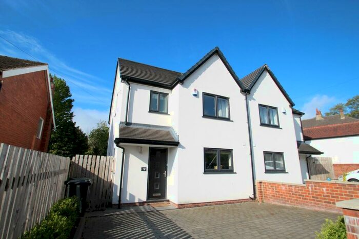 3 Bedroom House To Rent In Bracken Edge, Leeds, West Yorkshire, LS8