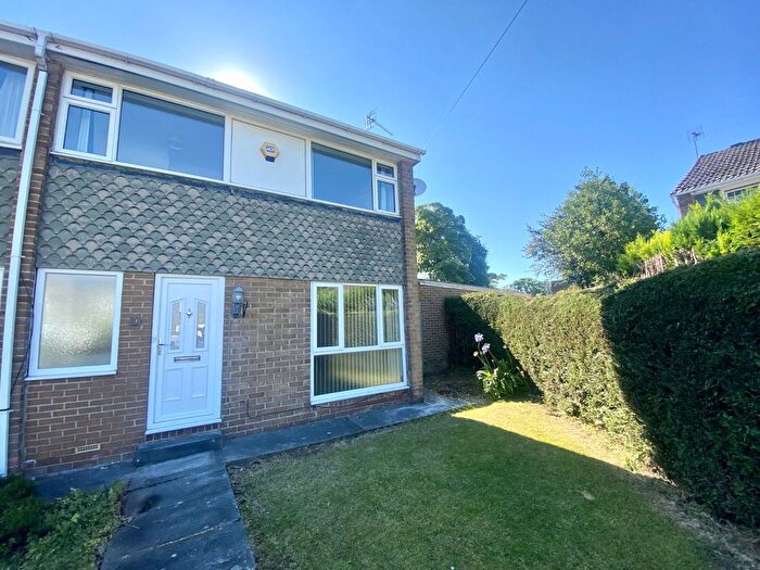 3 Bedroom Semi Detached House To Rent In Brookhill Close, Leeds, West Yorkshire, LS17