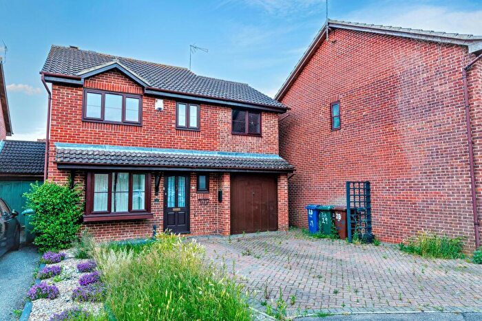 4 Bedroom Detached House For Sale In Beaulieu Close, Banbury, Oxfordshire, OX16