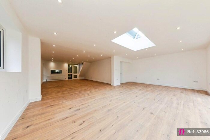 5 Bedroom Property For Sale In Chiltern Close, Croydon, CR0