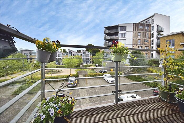 2 Bedroom Flat For Sale In Stafford Gardens, Maidstone, Kent, ME15