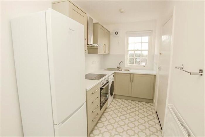 3 Bedroom Flat To Rent In Brampton Grove, Hendon, NW4