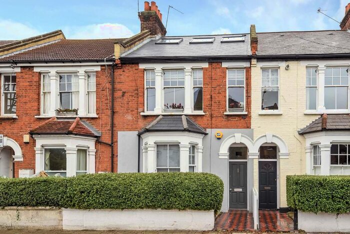 2 Bedroom Flat To Rent In Cavendish Road, London, SW12