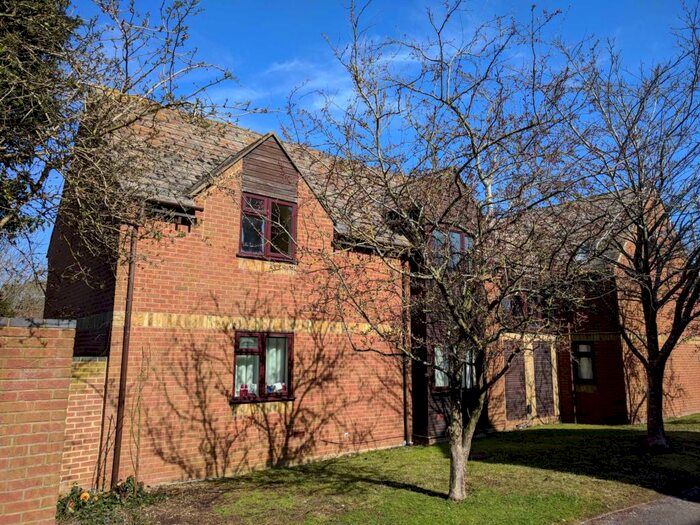 2 Bedroom Flat To Rent In Westholm Court, Bicester, OX26