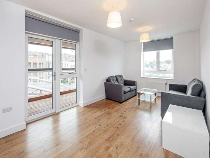 2 Bedroom Apartment To Rent In Bowes Road, London, N11
