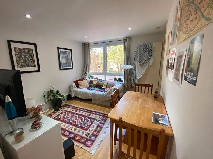 1 Bedroom Flat To Rent In Beachcroft Way, Archway London, N19