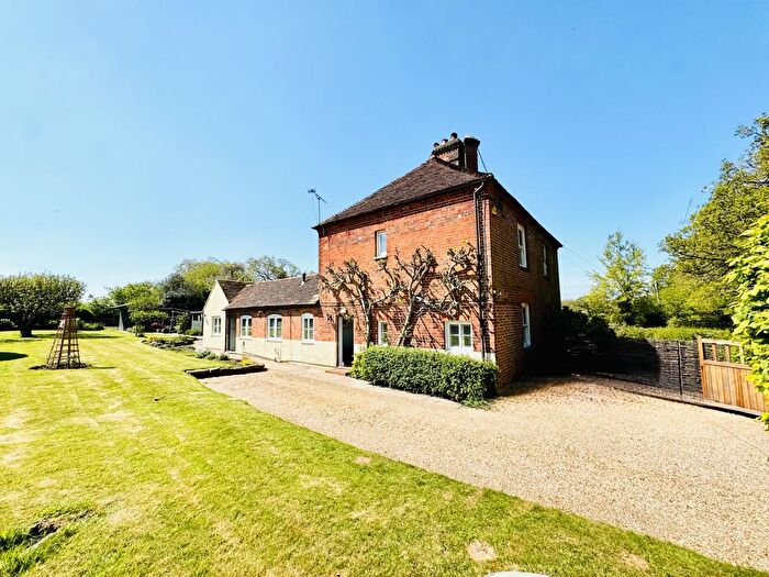 3 Bedroom Semi-Detached House For Sale In Reading Road, Rotherwick, RG27