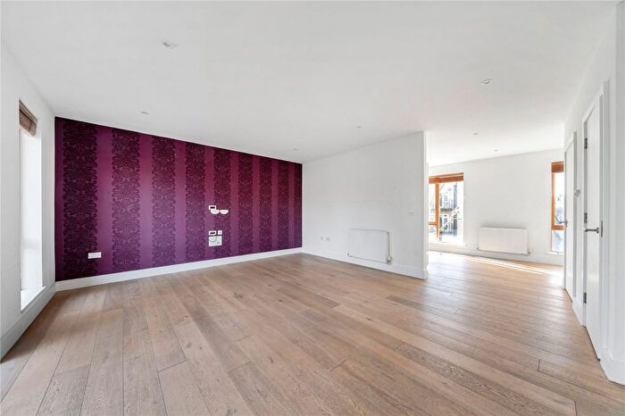3 Bedroom Flat For Sale In Southwark Park Road, London, SE16